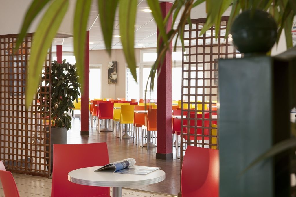 Hotelf1 Cergy Comodidades foto