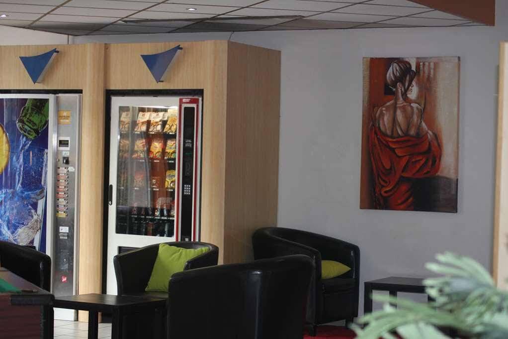 Hotelf1 Cergy Exterior foto